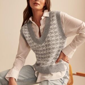 Abercrombie & Fitch Gray Houndstooth V-Neck Sweater Vest